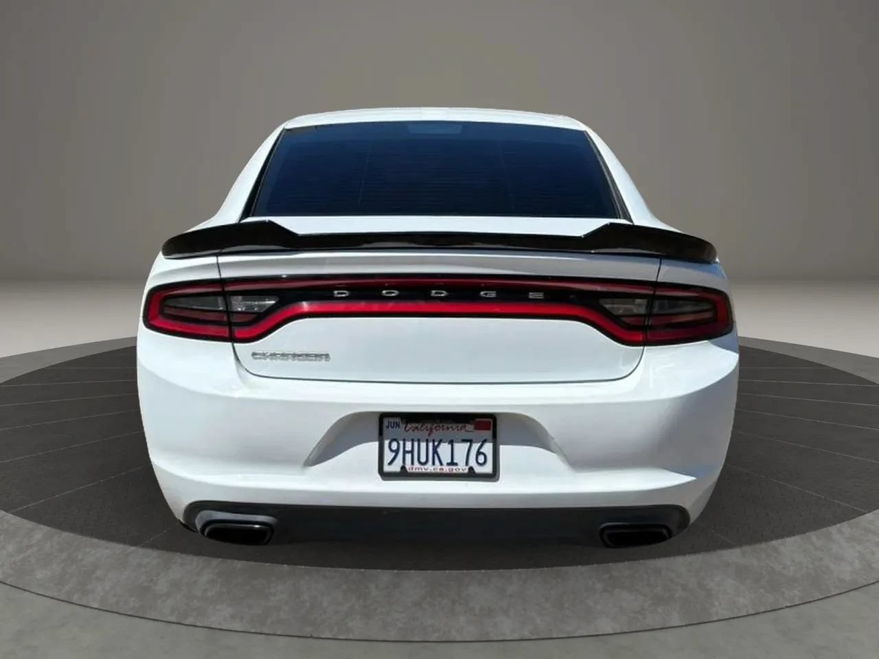 Used 2017 Dodge Charger SE RWD image 7