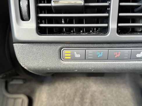 Certified 2025 Land Rover Range Rover Evoque Dynamic SE image 34