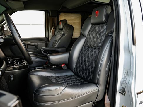 Used 2023 Chevrolet Express 2500 image 36