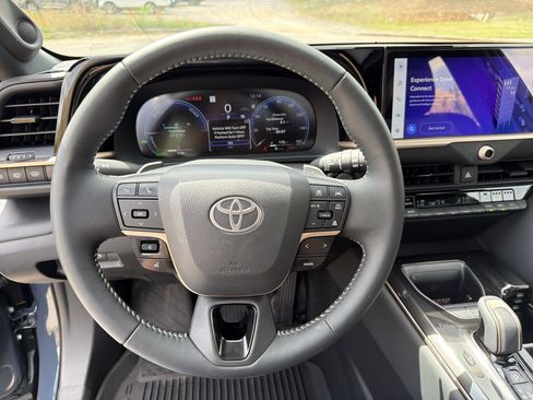 Used 2025 Toyota Crown Signia AWD/4WD image 24