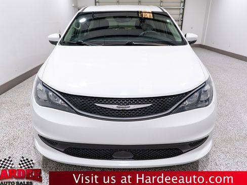 Used 2023 Chrysler Voyager LX FWD image 7