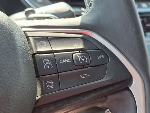 Used 2024 Jeep Grand Cherokee Altitude AWD/4WD image 26