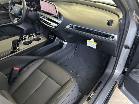 New 2026 Cadillac Lyriq V image 39