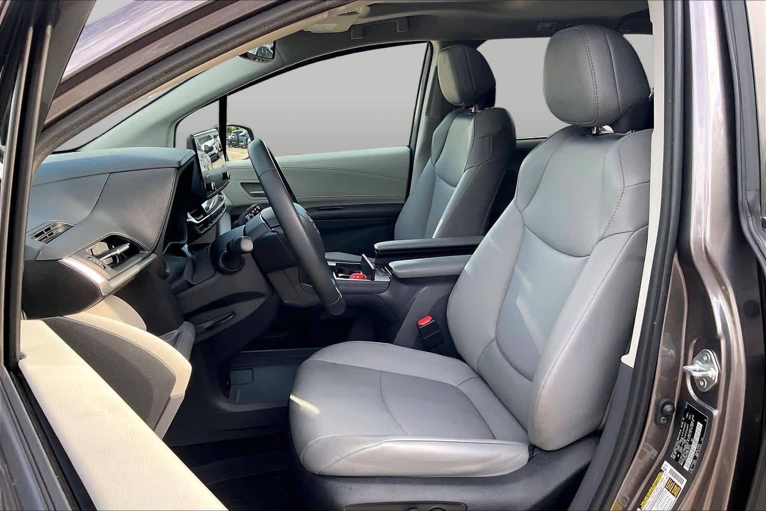 Used 2022 Toyota Sienna XLE FWD image 8