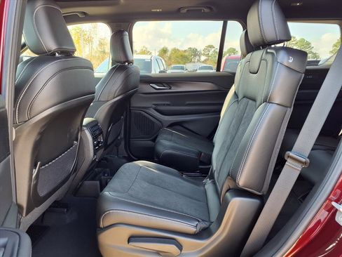 New 2025 Jeep Grand Cherokee L Altitude AWD/4WD image 9