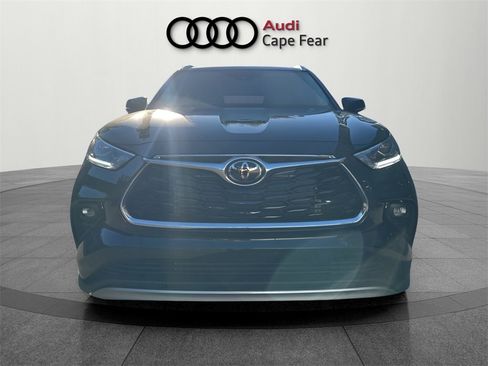 Used 2025 Toyota Highlander Platinum image 6