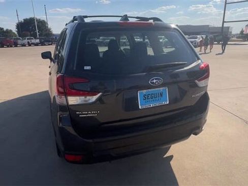 Used 2019 Subaru Forester Base AWD 4dr Crossover w/ Alloy Wheel Package image 7