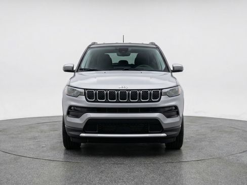 Used 2025 Jeep Compass Limited image 2