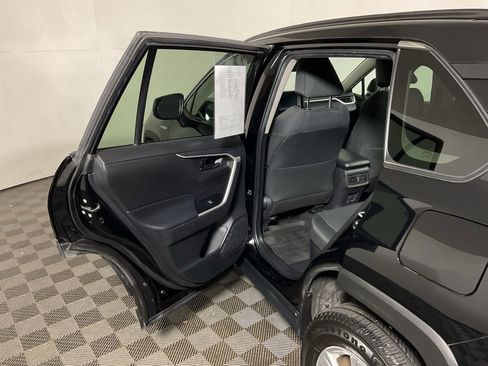 Used 2021 Toyota RAV4 LE image 29
