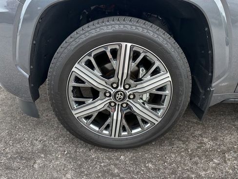 Used 2026 Toyota Sequoia Capstone AWD/4WD image 9