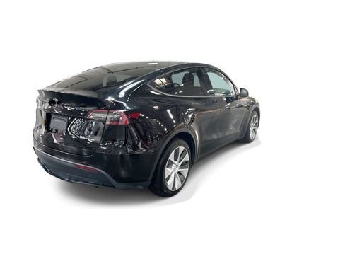 Certified 2022 Tesla Model Y Long Range AWD/4WD image 6