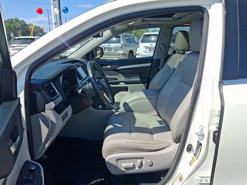 Used 2015 Toyota Highlander XLE AWD/4WD image 11