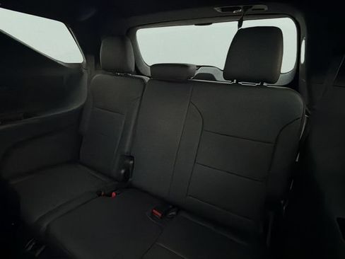 Used 2024 Chevrolet Traverse RS FWD image 18