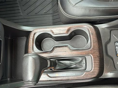 Used 2021 GMC Canyon Denali image 17