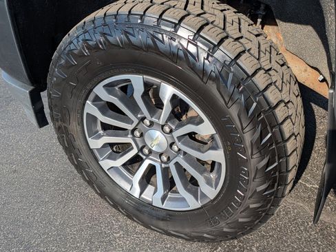Used 2018 Chevrolet Silverado 1500 LT w/ All Star Edition AWD/4WD image 17