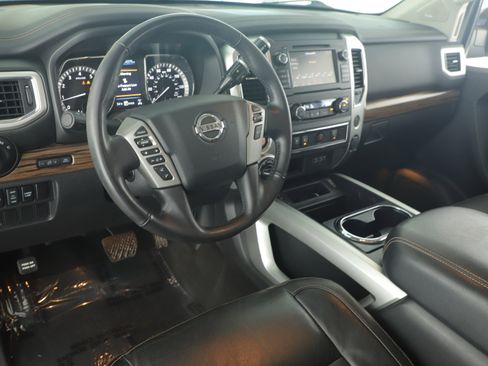 Used 2019 Nissan Titan SL image 12