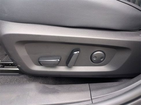 New 2025 Mitsubishi Outlander SEL image 16