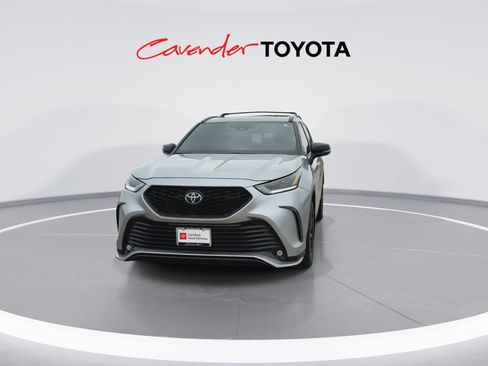 Certified 2025 Toyota Highlander XSE AWD/4WD image 3