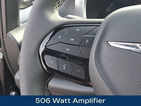 Used 2025 Chrysler Pacifica Premium FWD image 7