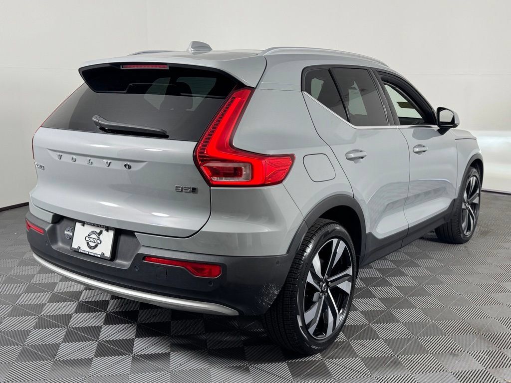 Certified 2024 Volvo XC40 B5 Plus w/ Protection Package Premier AWD/4WD image 6