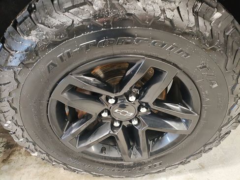 Used 2019 Chevrolet Silverado 1500 LT Trail Boss w/ Convenience Package image 4