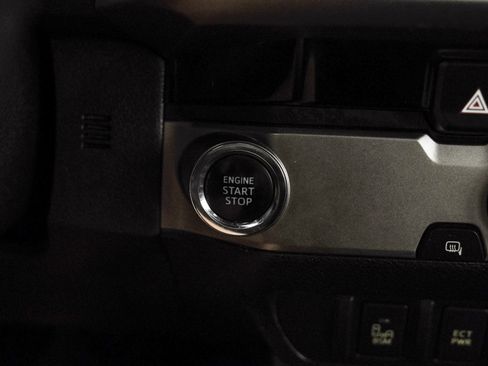 Used 2016 Toyota Tacoma Limited w/ Towing Package RWD image 22