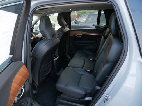 Used 2025 Volvo XC90 T8 Plus w/ Protection Package Premier AWD/4WD image 11