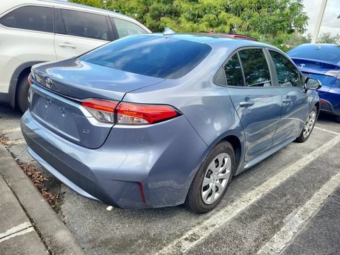 Used 2020 Toyota Corolla LE FWD image 3