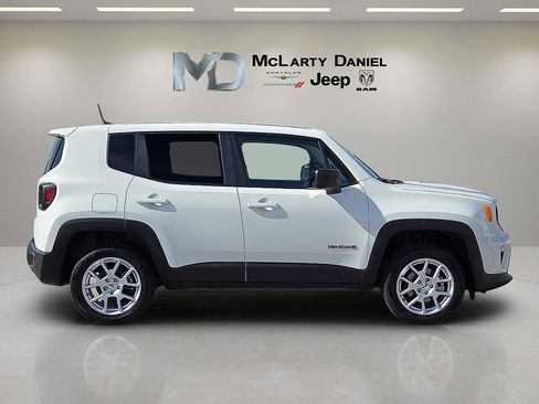 Used 2023 Jeep Renegade Latitude image 6