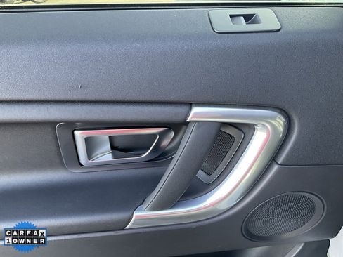 Used 2019 Land Rover Discovery Sport SE image 49