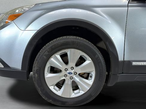 Used 2012 Subaru Outback 3.6R Limited w/ Moonroof Pkg AWD/4WD image 36