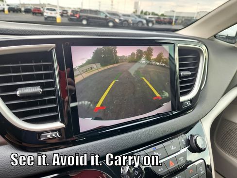 Used 2023 Chrysler Pacifica Touring-L FWD image 45