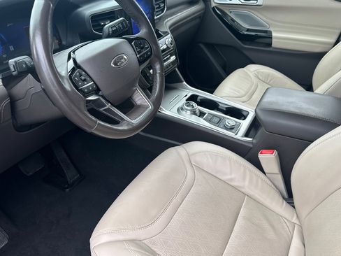 Certified 2022 Ford Explorer Platinum w/ Equipment Group 601A image 11