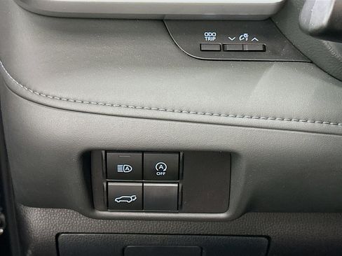 Used 2024 Toyota Highlander XSE image 17