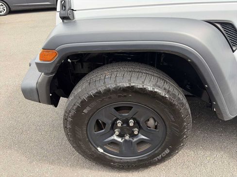 Used 2024 Jeep Wrangler Unlimited Sport AWD/4WD image 18