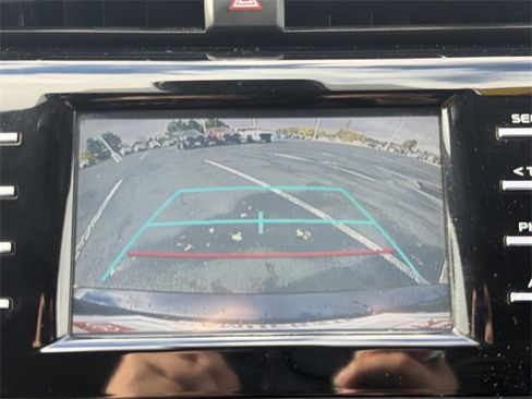 Used 2019 Toyota Camry LE image 37