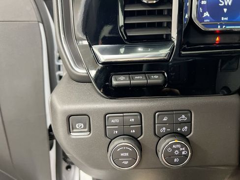 Used 2024 Chevrolet Silverado 1500 High Country w/ High Country Premium Package AWD/4WD image 18