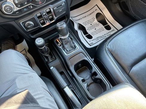 Used 2022 Jeep Wrangler Unlimited Sahara w/ Cold Weather Group image 28