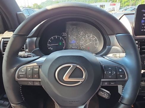 Used 2023 Lexus GX 460 w/ Black Line Special Edition AWD/4WD image 11