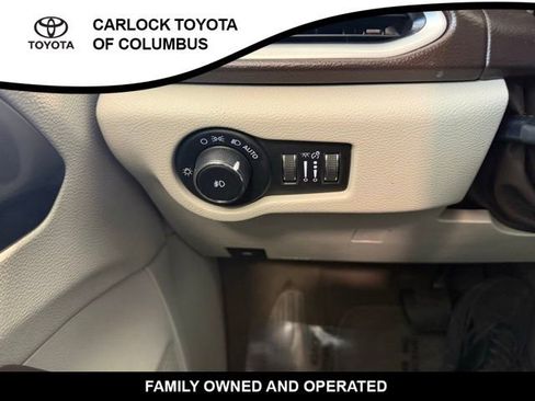 Used 2017 Chrysler Pacifica Touring-L image 27