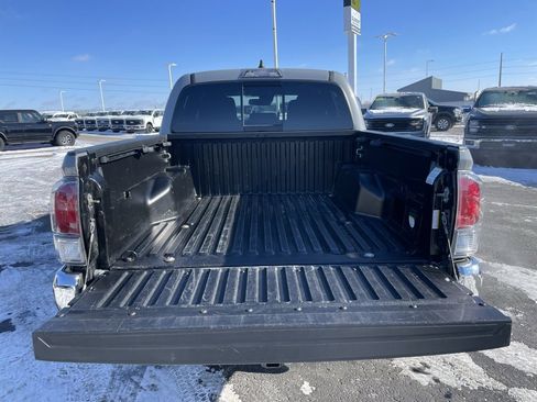 Used 2020 Toyota Tacoma TRD Off-Road image 29