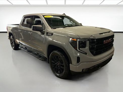 Used 2024 GMC Sierra 1500 Elevation w/ X31 Off-Road Package AWD/4WD image 3