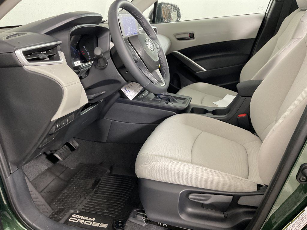 New 2026 Toyota Corolla Cross LE w/ Moonroof Package AWD/4WD image 16