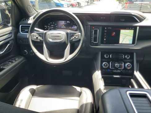 Used 2023 GMC Yukon XL Denali AWD/4WD image 18