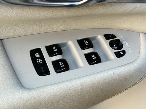 Used 2023 Volvo XC90 B6 Ultimate w/ Lounge Package image 11