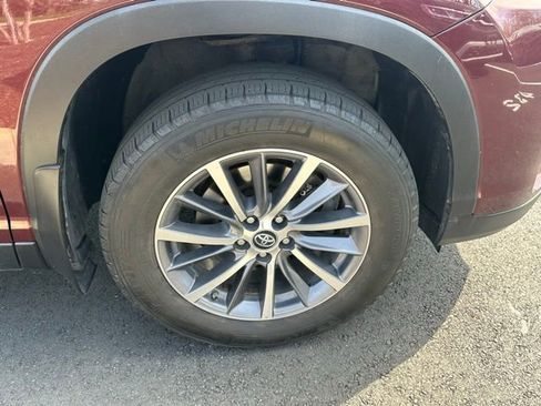 Used 2019 Toyota Highlander XLE image 13