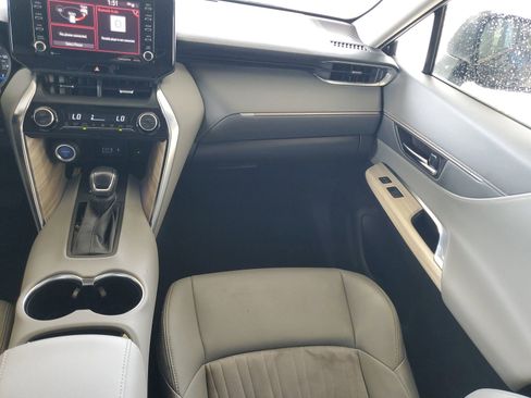 Used 2021 Toyota Venza XLE w/ Carpet Mat Package (TMS) image 26