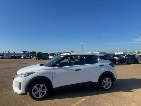 Certified 2023 Nissan Kicks S FWD image 10