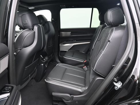 New 2026 Cadillac Vistiq Platinum w/ LPO, Floor Liner Package image 9