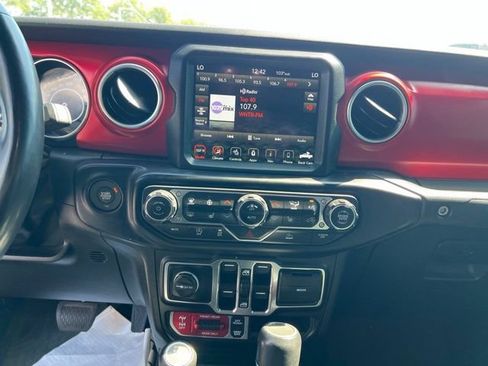 Used 2022 Jeep Gladiator Rubicon w/ Cold Weather Group AWD/4WD image 16